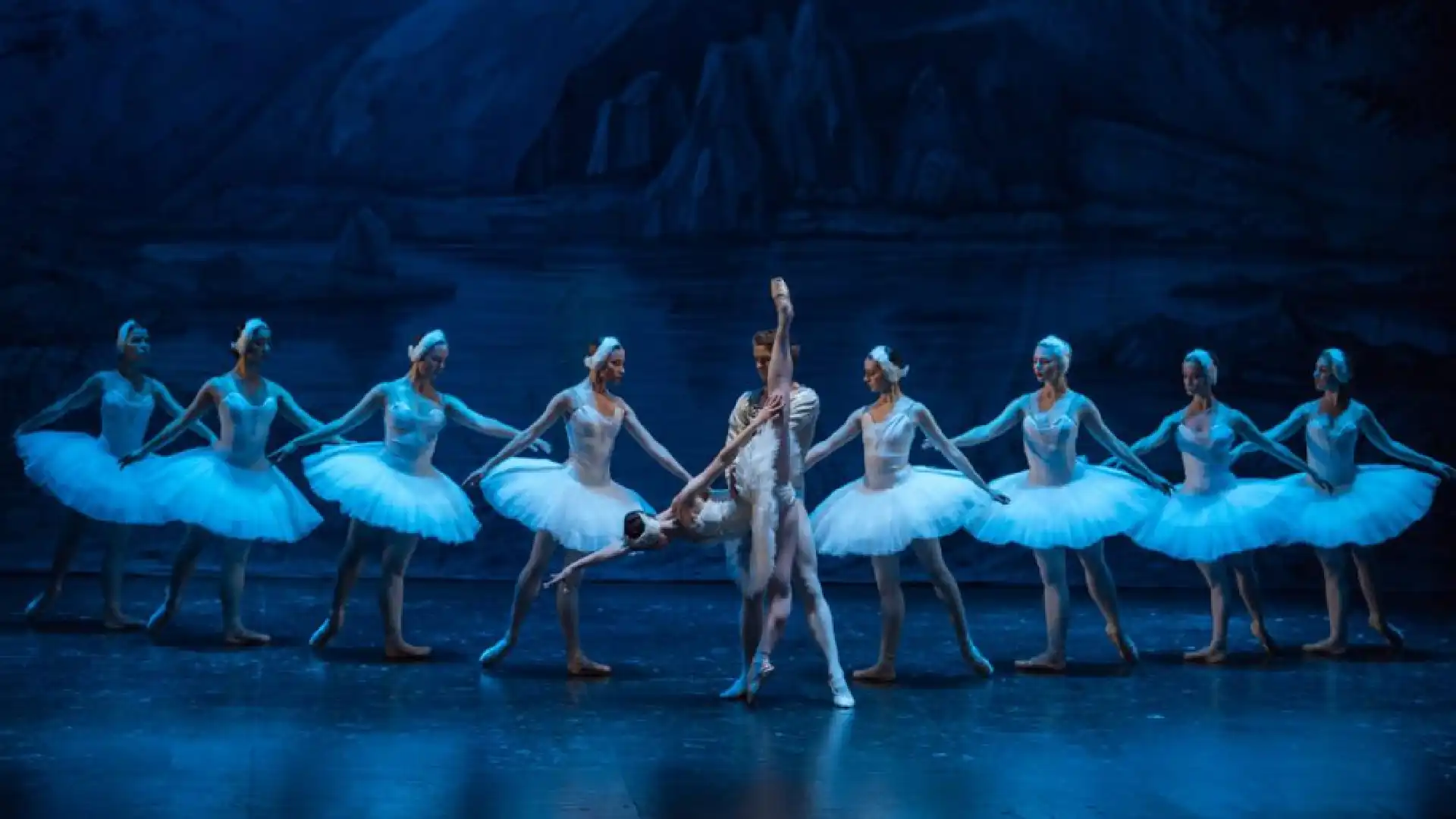 ballet-clasico-san-petersburgo-lago-cisnes---guayaquil
